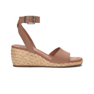 Lucky Brand Nalmo Sandals. Never worn